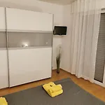 Schoene 3-zimmer Erdgeschosswohnung Am Bergpark,unesco,therme,train, Wilhelmshoeher Allee 329 Appartement *