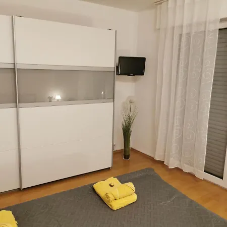 Schoene 3-zimmer Erdgeschosswohnung Am Bergpark,unesco,therme,train, Wilhelmshoeher Allee 329 Apartment *