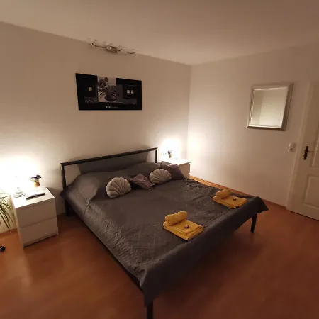 Apartment Schoene 3-zimmer Erdgeschosswohnung Am Bergpark,unesco,therme,train, Wilhelmshoeher Allee 329 *