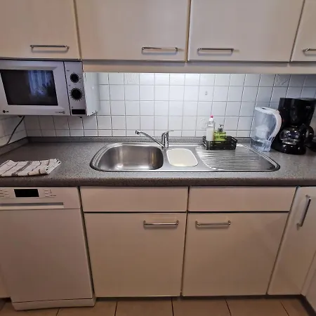 Apartment Schoene 3-zimmer Erdgeschosswohnung Am Bergpark,unesco,therme,train, Wilhelmshoeher Allee 329