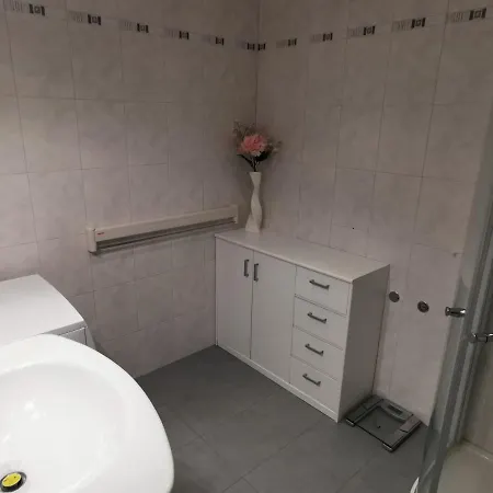 Schoene 3-zimmer Erdgeschosswohnung Am Bergpark,unesco,therme,train, Wilhelmshoeher Allee 329 Apartment