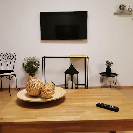 Schoene 3-zimmer Erdgeschosswohnung Am Bergpark,unesco,therme,train, Wilhelmshoeher Allee 329 Apartment *