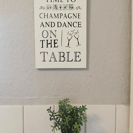 Schoene 3-zimmer Erdgeschosswohnung Am Bergpark,unesco,therme,train, Wilhelmshoeher Allee 329 Apartment