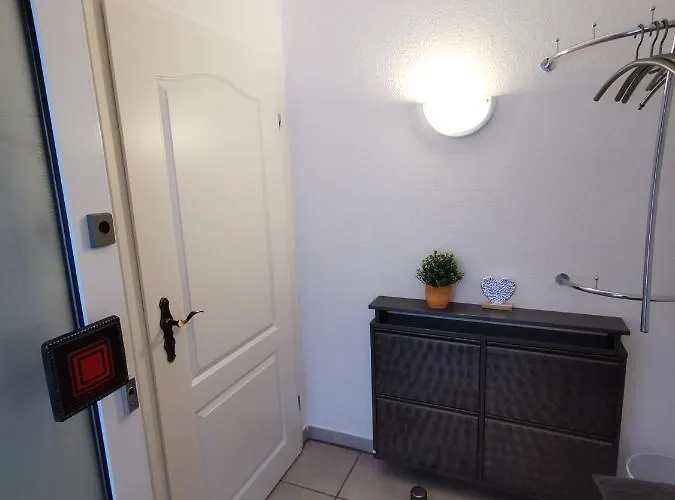 Apartment Schoene 3-zimmer Erdgeschosswohnung Am Bergpark,unesco,therme,train, Wilhelmshoeher Allee 329