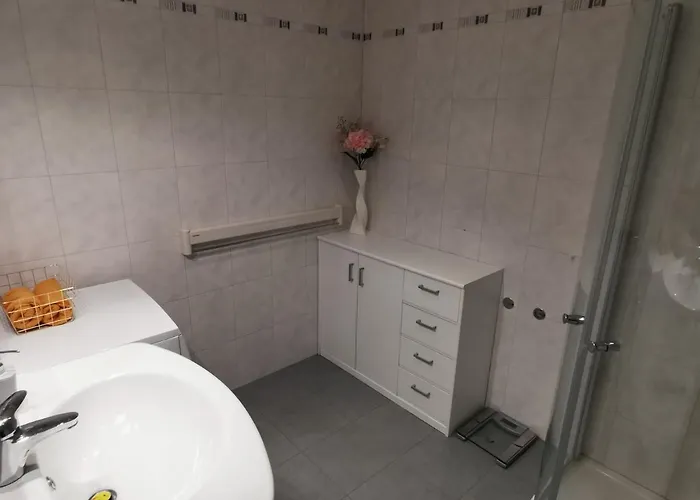 Schoene 3-zimmer Erdgeschosswohnung Am Bergpark,unesco,therme,train, Wilhelmshoeher Allee 329 公寓