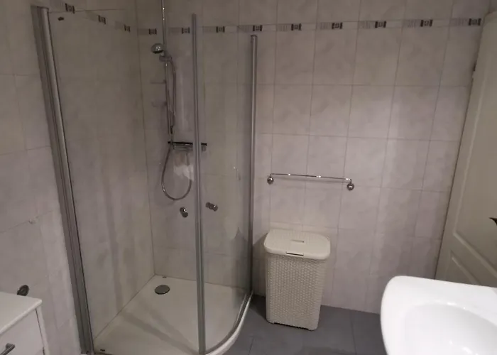 公寓 Schoene 3-zimmer Erdgeschosswohnung Am Bergpark,unesco,therme,train, Wilhelmshoeher Allee 329